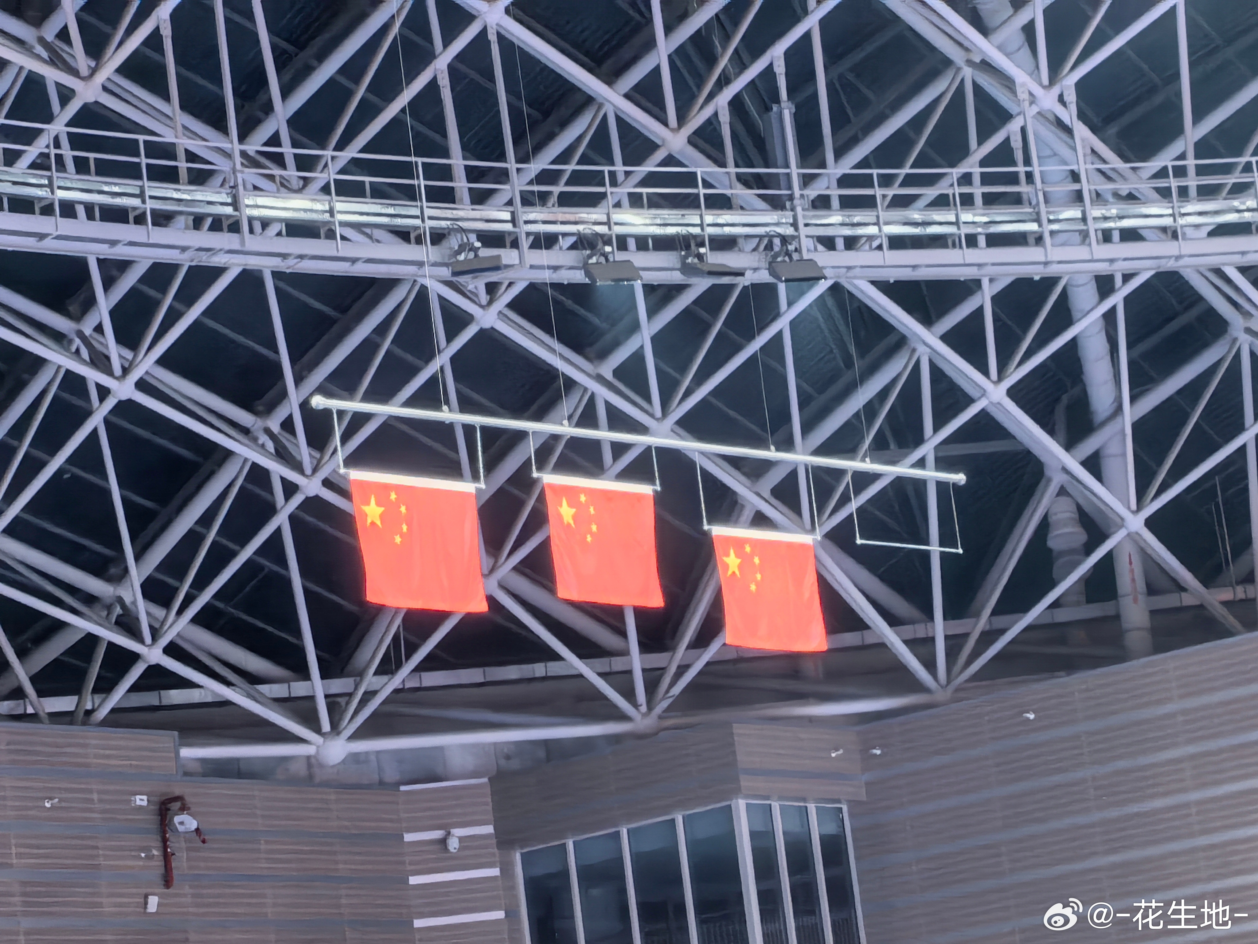 出来散步，参加了个颁奖礼 