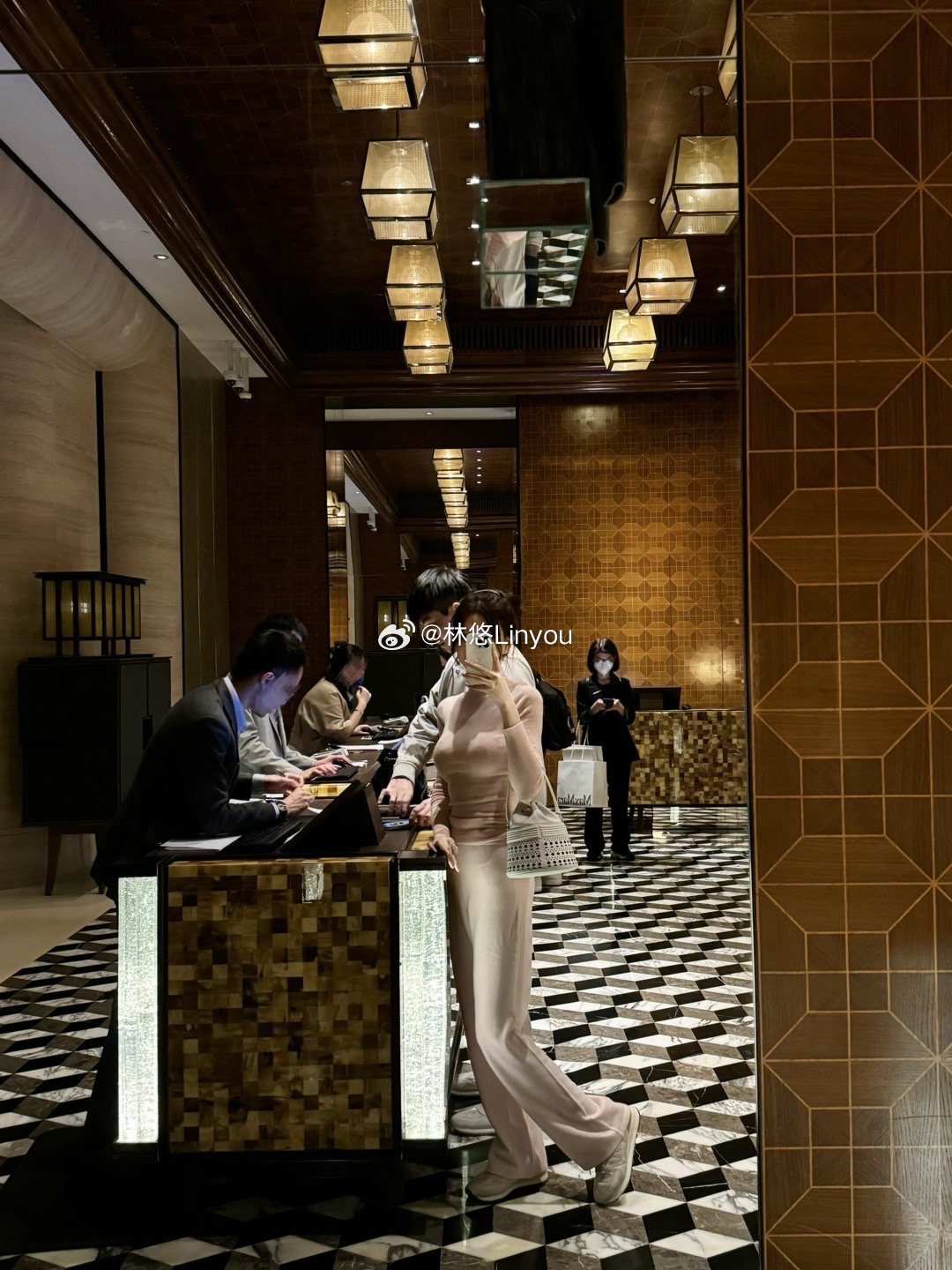 【浪漫型人格型的一套全羊绒樱花粉套装】【芬兰马甲也有公主蓬蓬袖啦 鎏金色】最近很