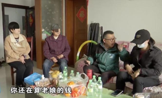 现实生活里很多家庭原本和睦安稳，一旦遇上拆迁分房分钱，很容易就闹得亲情破裂、矛盾