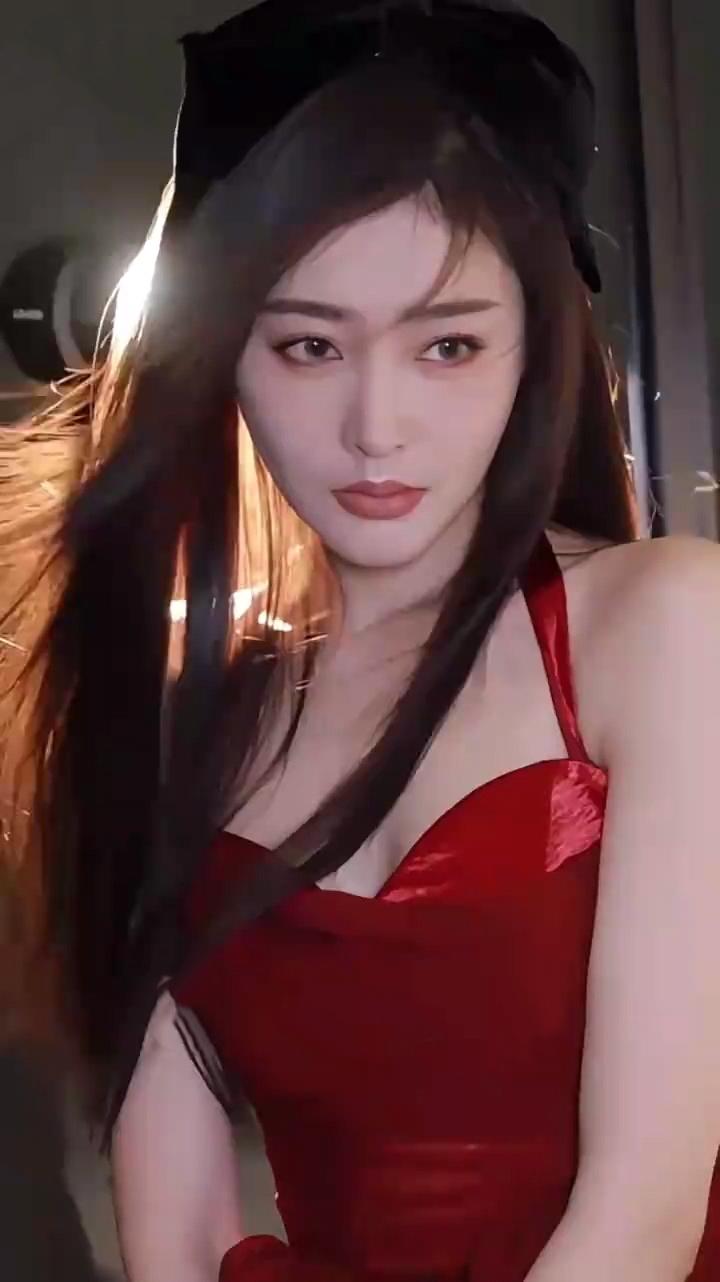 张天爱妩媚妖娆，傲人身材曲线动人心魄[比心][送自己一朵花][赞]娱乐 好身材性