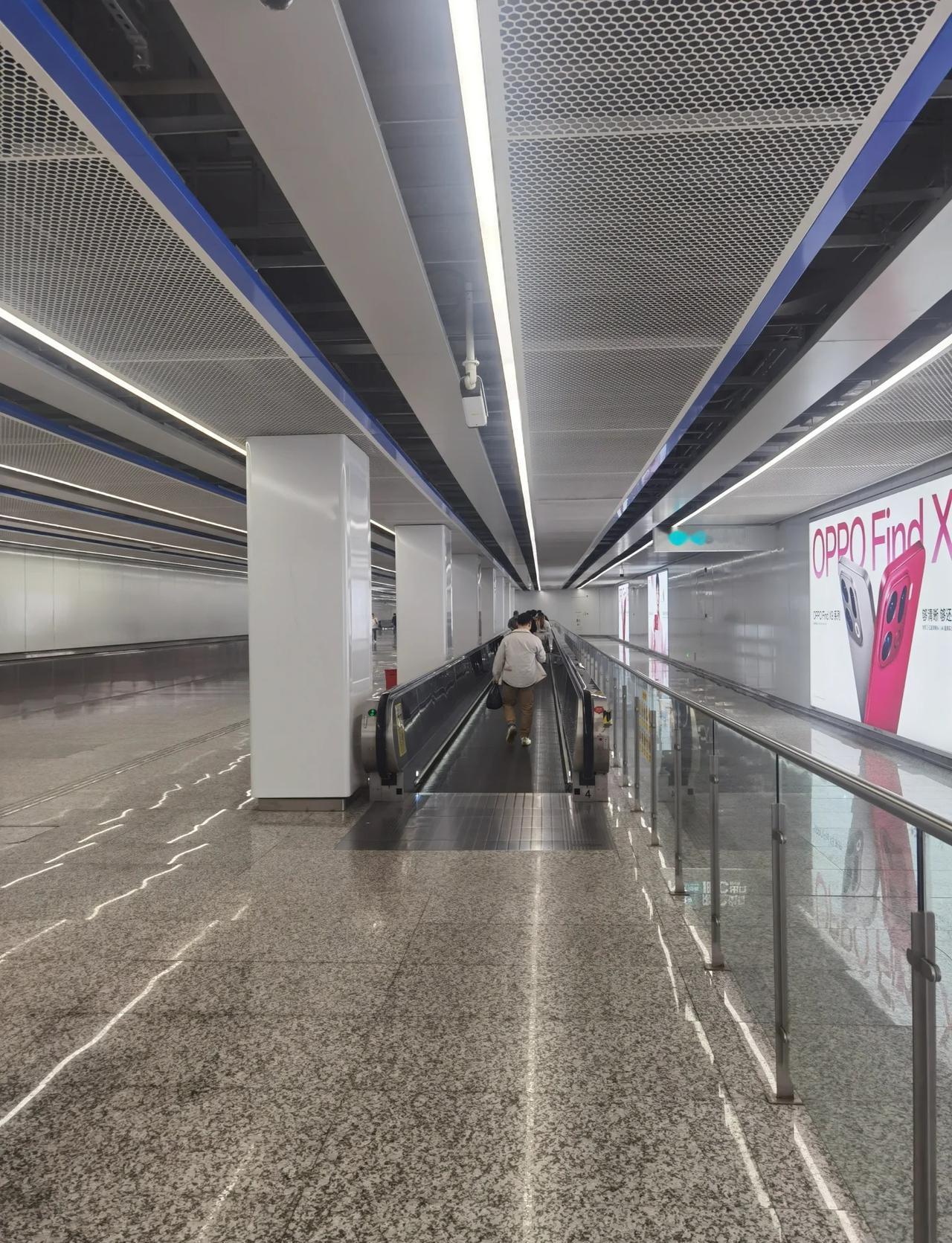 磨碟沙H口，在这里面电动载客生意一定好
这个出口比牛马的命都长
交通 广州广州地