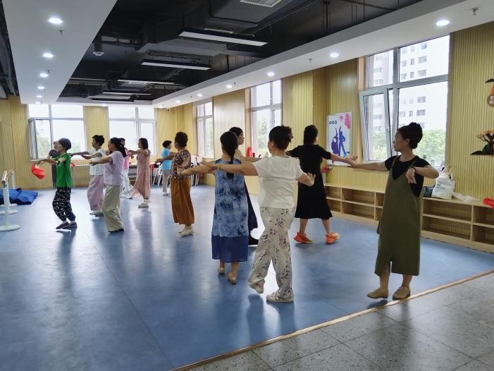 夏日纳凉有去处！万柏林区南寒街道玉园南社区暖心便民空间伴居民度盛夏

入夏高温来