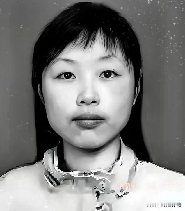 她被埋进废墟，身体断成三截，救援人员赶到时，发现她用身体死死护住一个东西，看清后