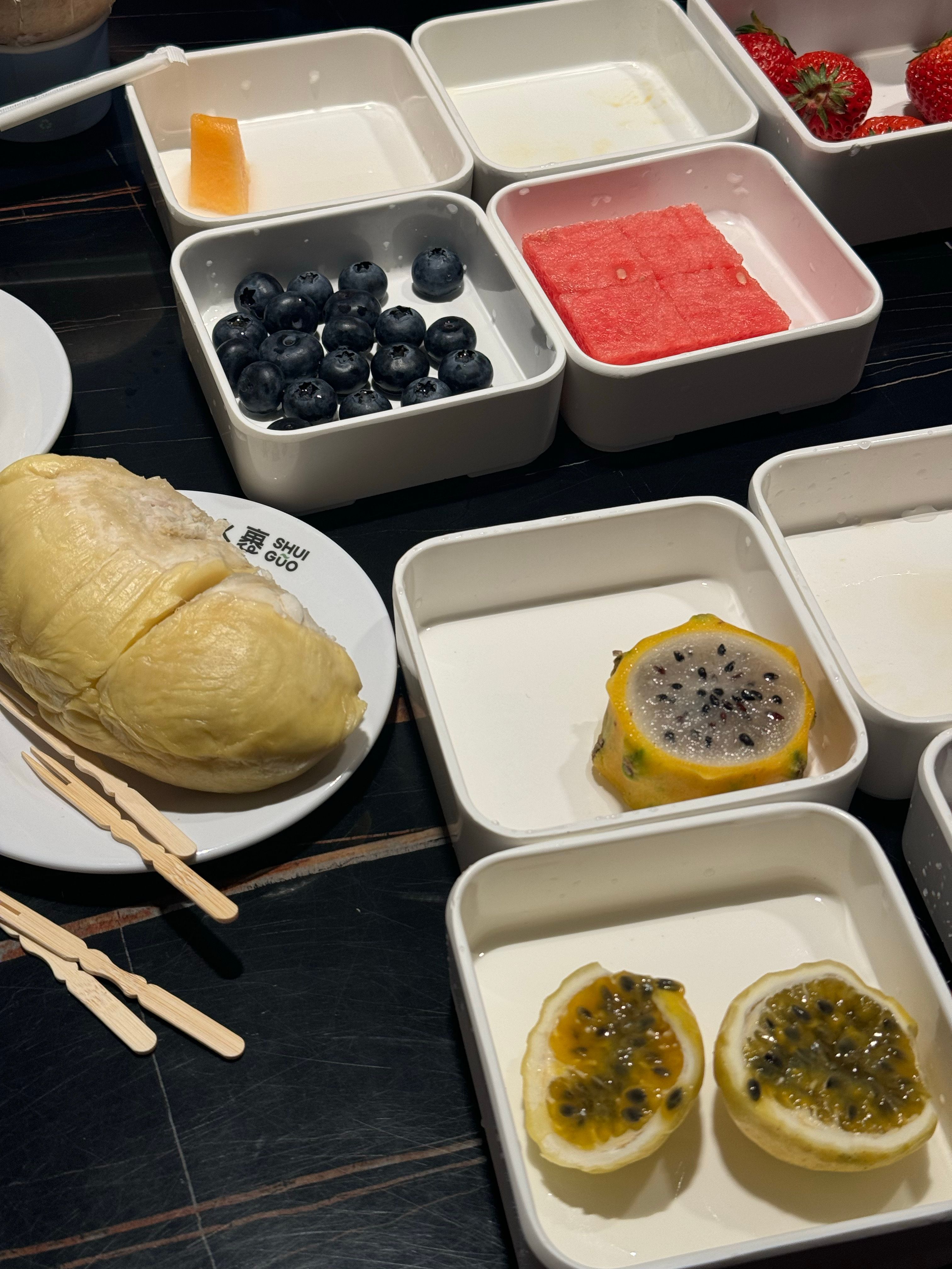 今天5点就醒了去参加活动，参加完来洗浴吃点水果，完事补个觉