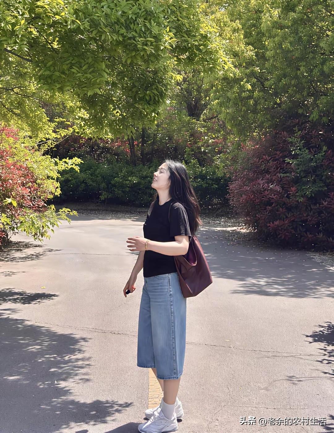 家里有老人去世了
越早下葬越好
要不然别人会投诉你

以前在我们这里
家里有老人