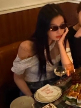 ✨✨我可以像 烟火般绚烂 也可以像 勇者般强悍也努力在 现实里纯白 为做自己 而