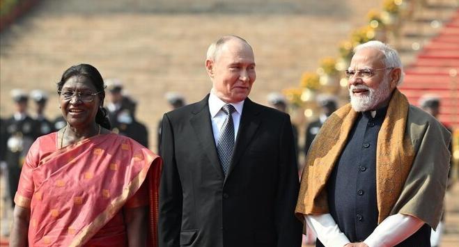 【德媒：西方因普京访问而侮辱印度】

12月5日，德国《明镜》周刊撰文称，欧洲外