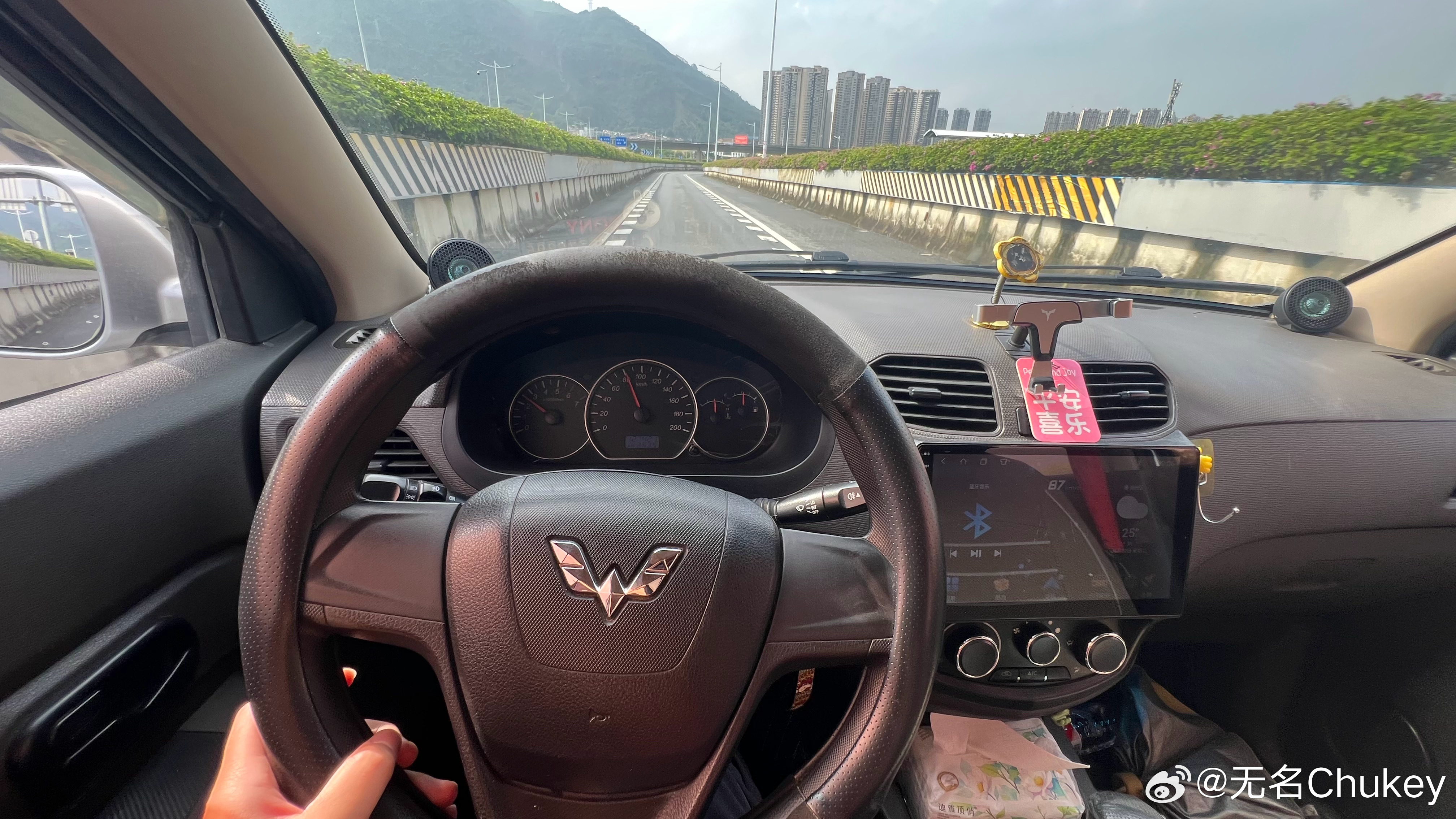 初代五菱宏光是真挺好开的，离合0上手难度，动力轻松，在这个价位质感不差，功能性也