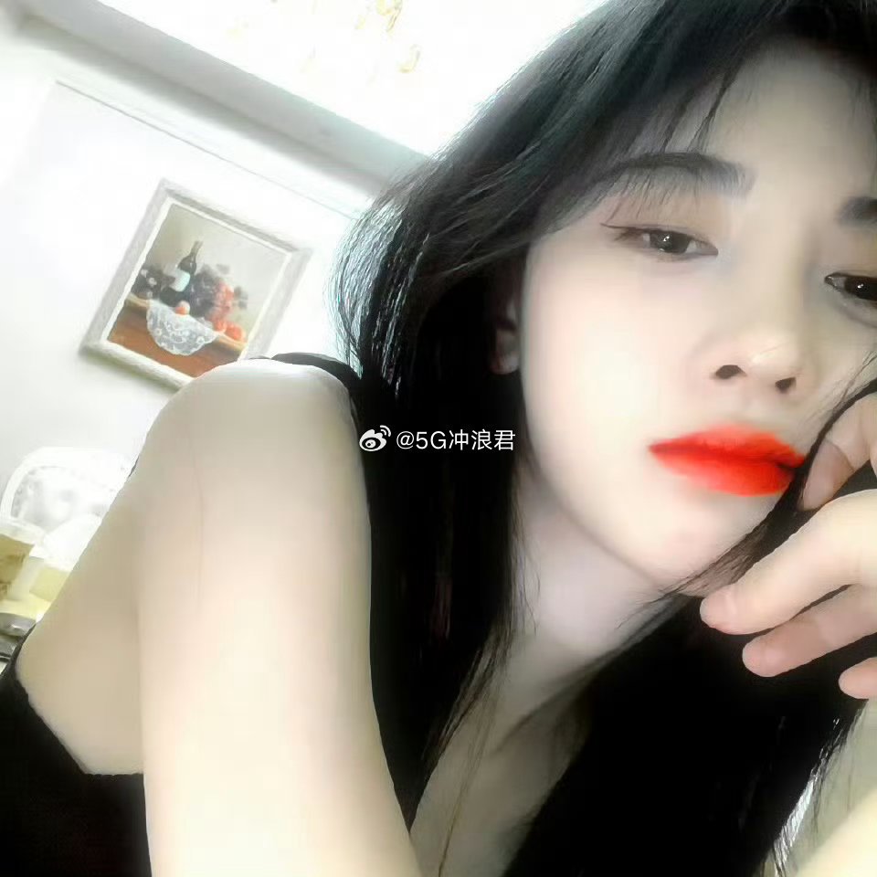 杜华想挖走鞠婧祎化妆师 华天崎在艺笔封神上给杜华化完妆之后，杜华当场就喊话要取悦