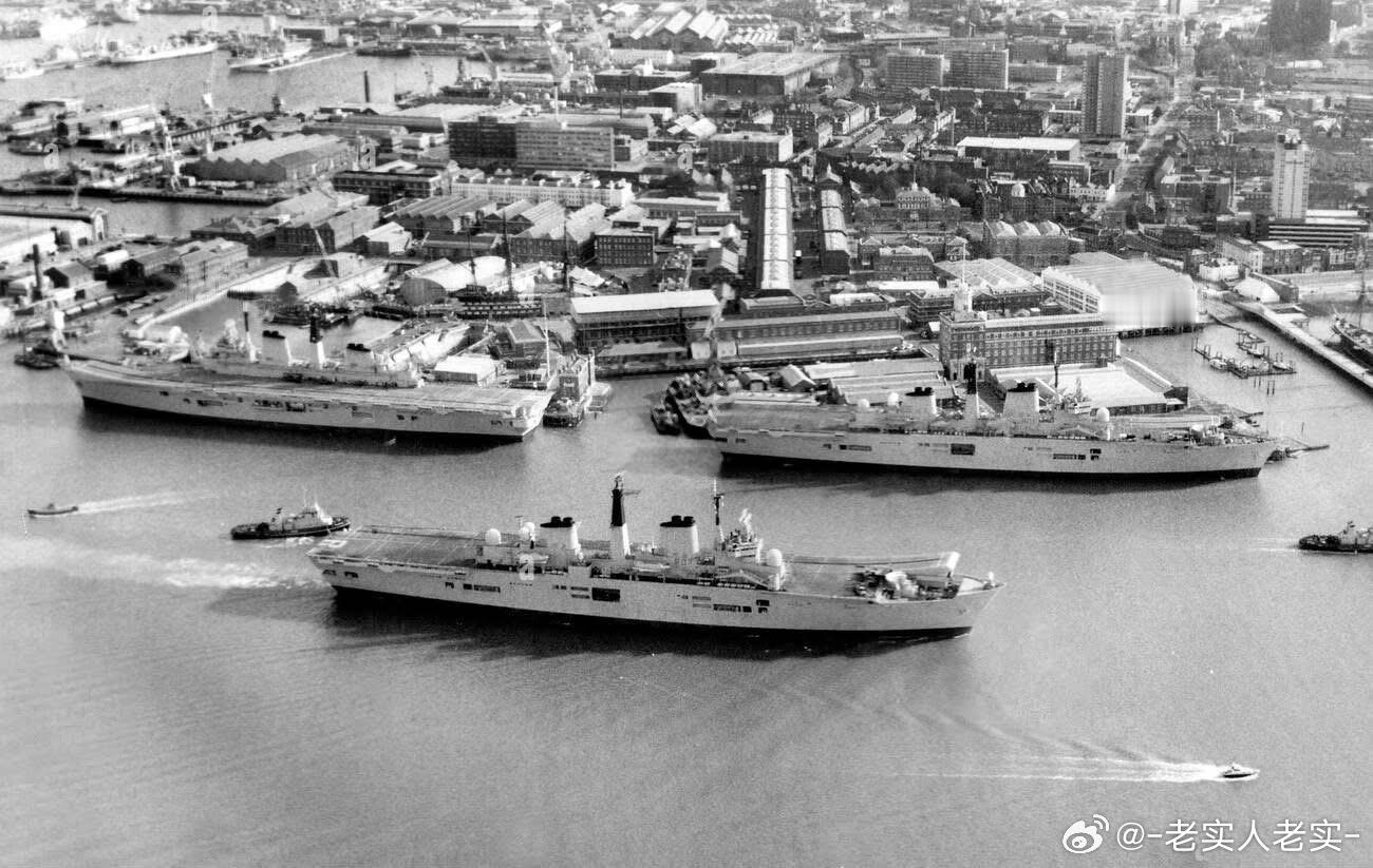 难得的无敌级三姐妹同框照片，摄于89年的普茨矛斯中外舰闻军事历史全触达外军影像 