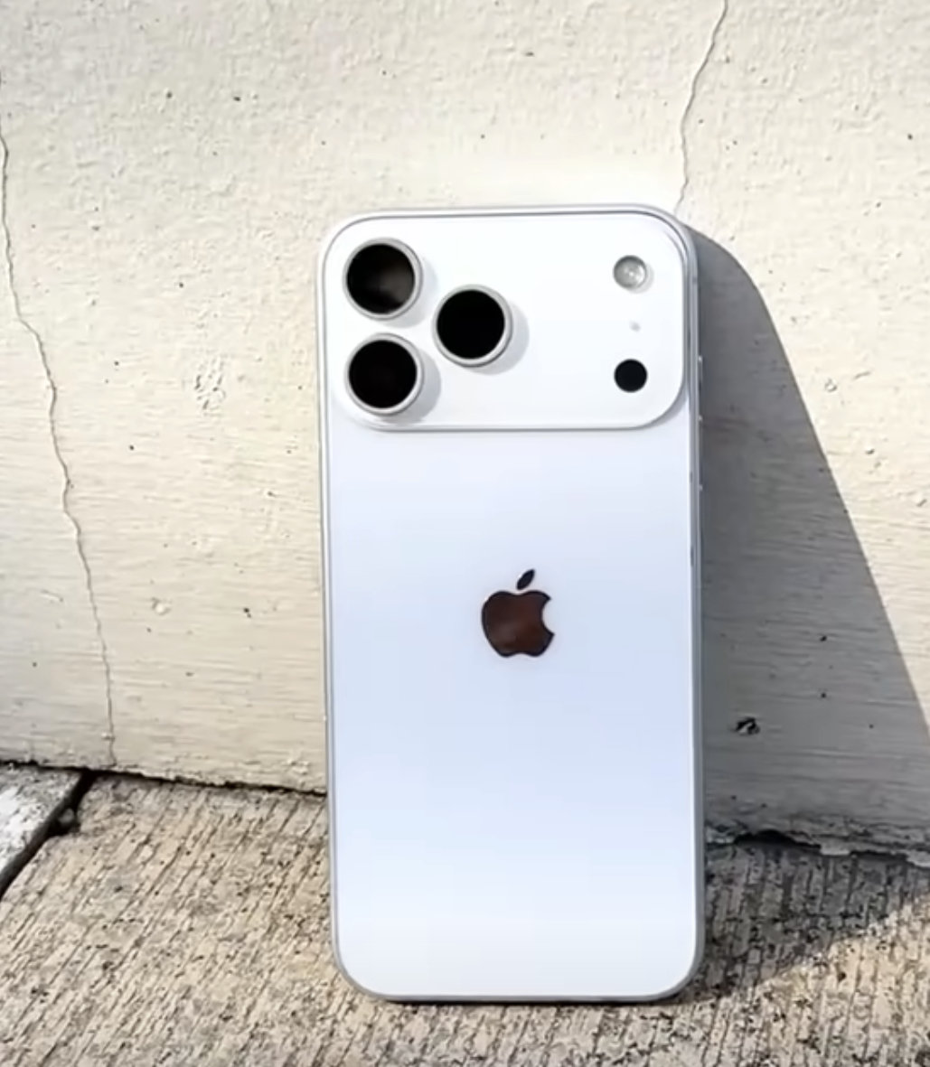 iPhone17标准版或缩小灵动岛灵动岛的大小倒无所谓，继续沿用上一代的芯片搞差