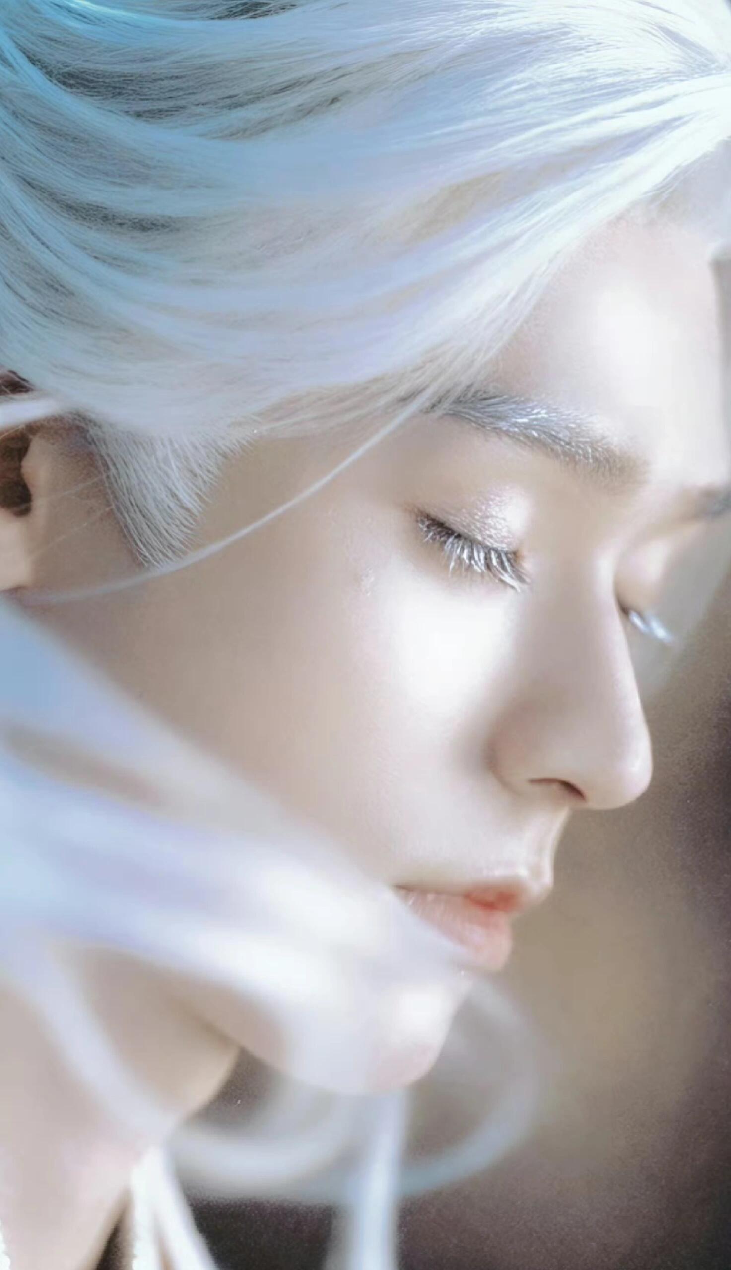 我滴天❗️粉丝给龚俊苏暮雨白发造型修了眉毛和睫毛，太美了，其他白发古装真的可以效