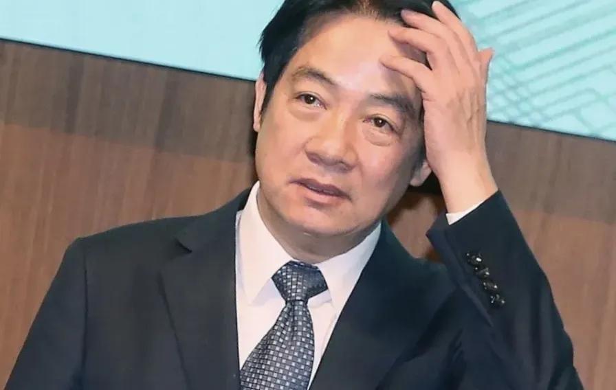 民进党变了，突然变得急切地同大陆交流，连岛内的外事部门的林佳龙都喊出要同王毅握手