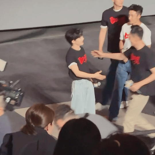 嗯？ 