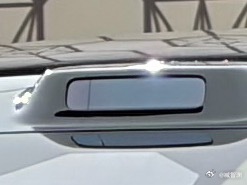 旧款新款尊界S800激光雷达对比。 新的长一些，增加的功能待会更新。 深圳·前海