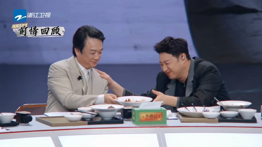 潘玮柏白月光出肉装谁能想到百厨大战现场满是精巧菜品，潘玮柏的注意力却全都放在肉食