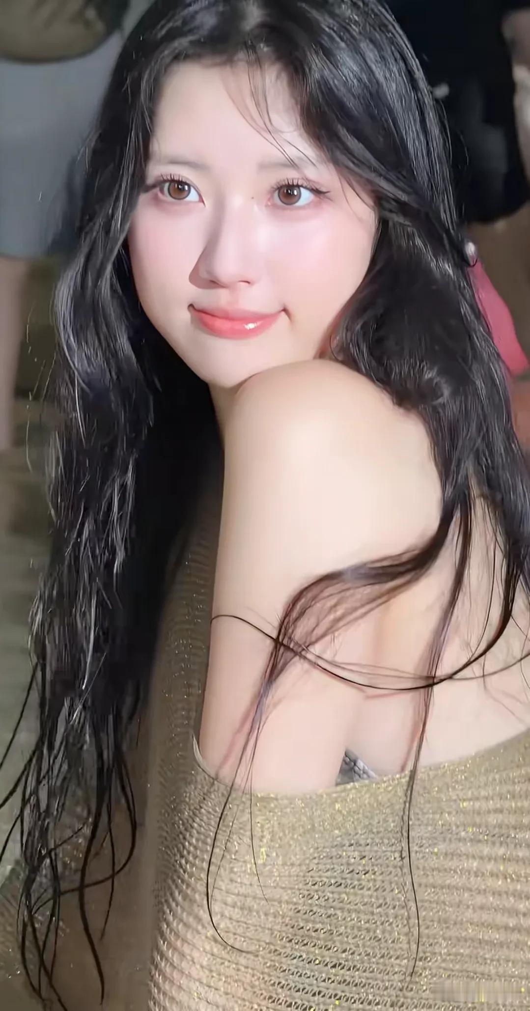 看看她美吗？美，还不快点去赚钱。