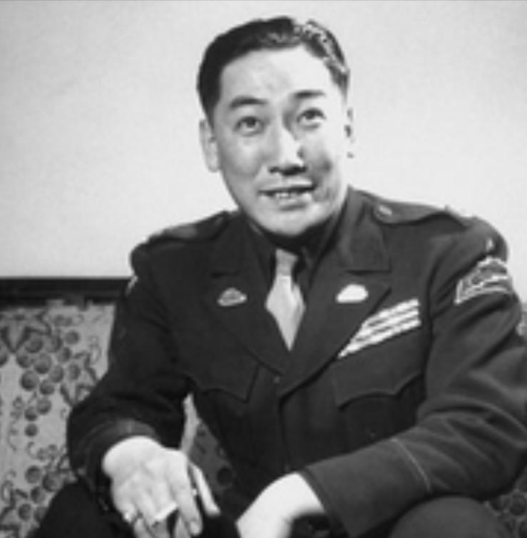 1997年，蒋纬国病逝。100岁的宋美龄接到消息立刻登机赶回台湾，到医院马上查账