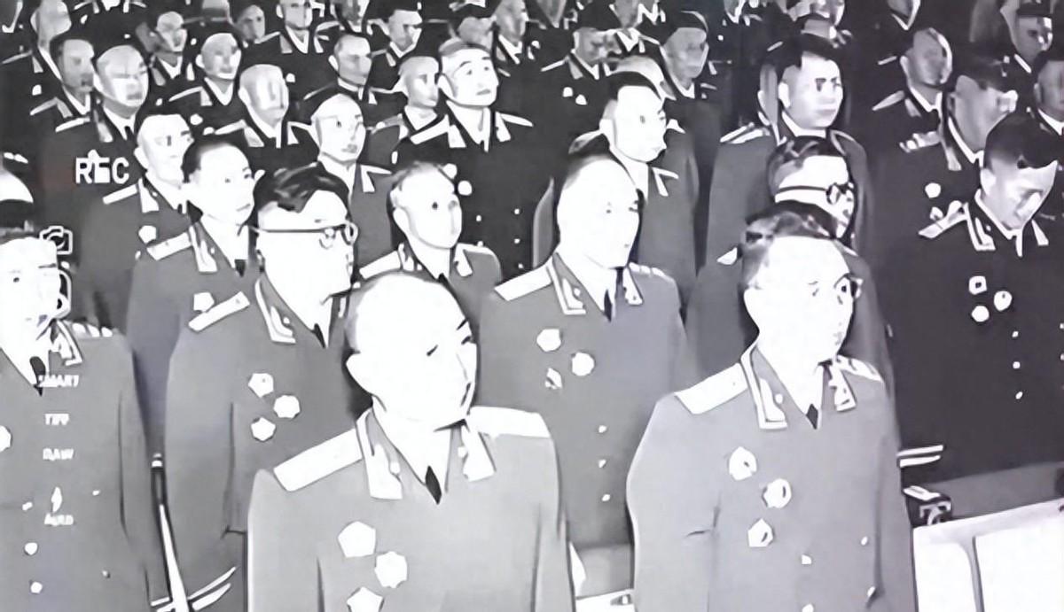 1955年，他正在仓库看守物资，却突然接到上级通知：有领导请你去北京授衔，你会怎