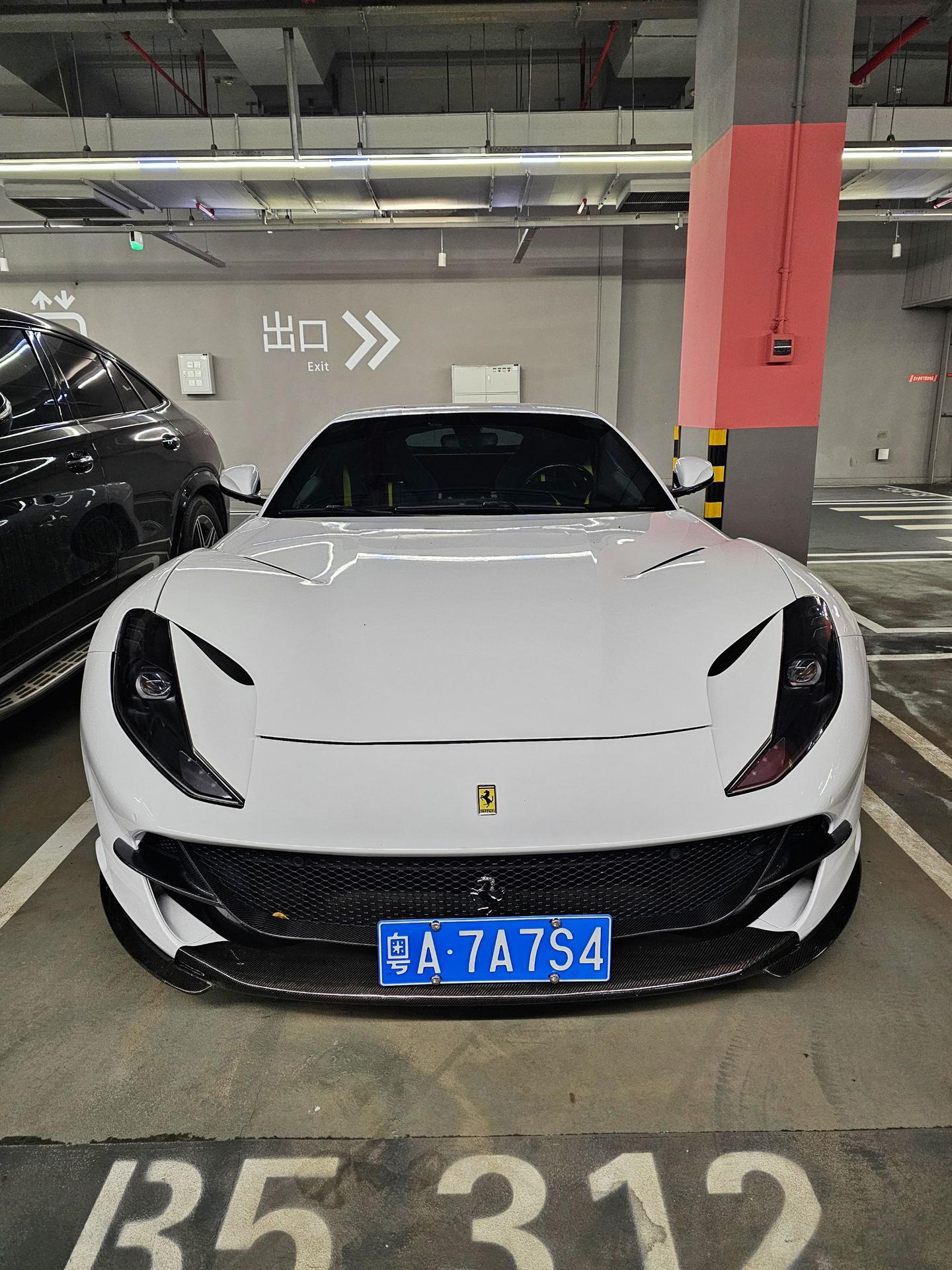 法拉利812superfast