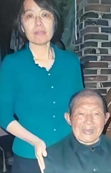 1979 年，台湾老兵瞒着妻儿寄钱给大陆的原配，没想到，原配居然跟以前的下属 “
