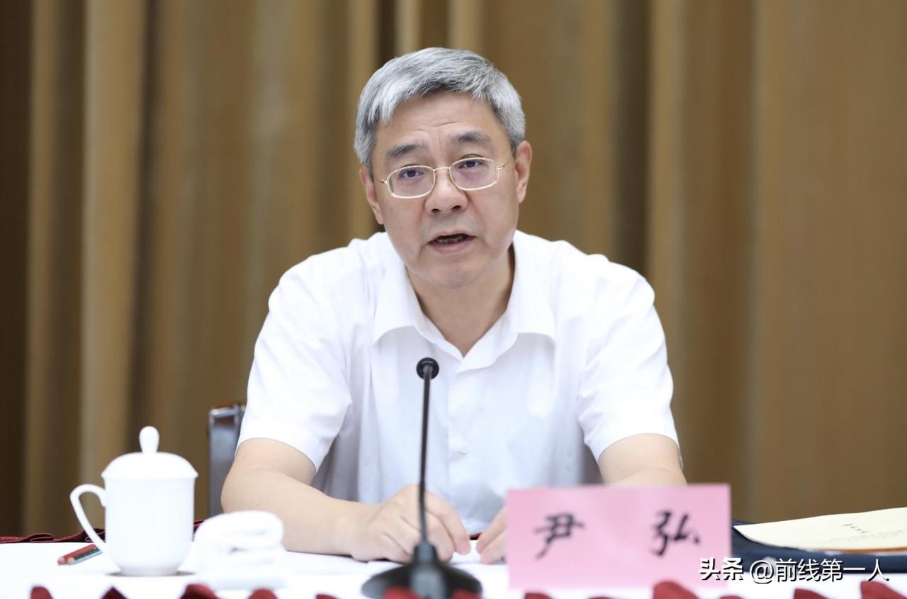 省长落马不到两个月，江西书记专门坐下来谈“底盘”。8月27日，江西省长叶建春接受