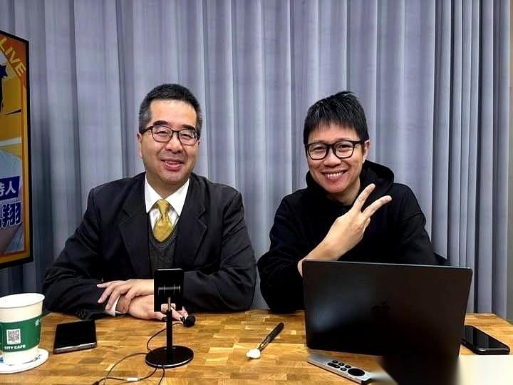 媒体人朱凯翔直接在节目里开火了，目标，萧旭岑。
他指着镜头问：“你当着我的面，信