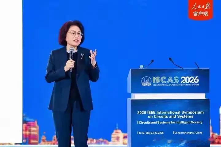 此人配享中国高科技太庙称号！
这位女英雄就是华为半导体的负责人何庭波。华为