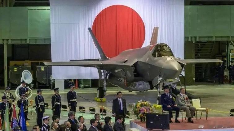 日本叫嚣击沉中国航母 近期日本公然叫嚣“船舰、武器都准备好了”，甚至扬言要配合美