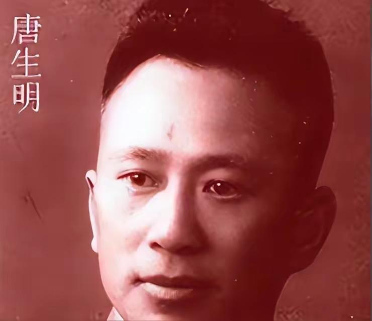 1934年上海，唐生明理发时随手掐了修甲女工脸颊，被店家讹500大洋并扣留，他假