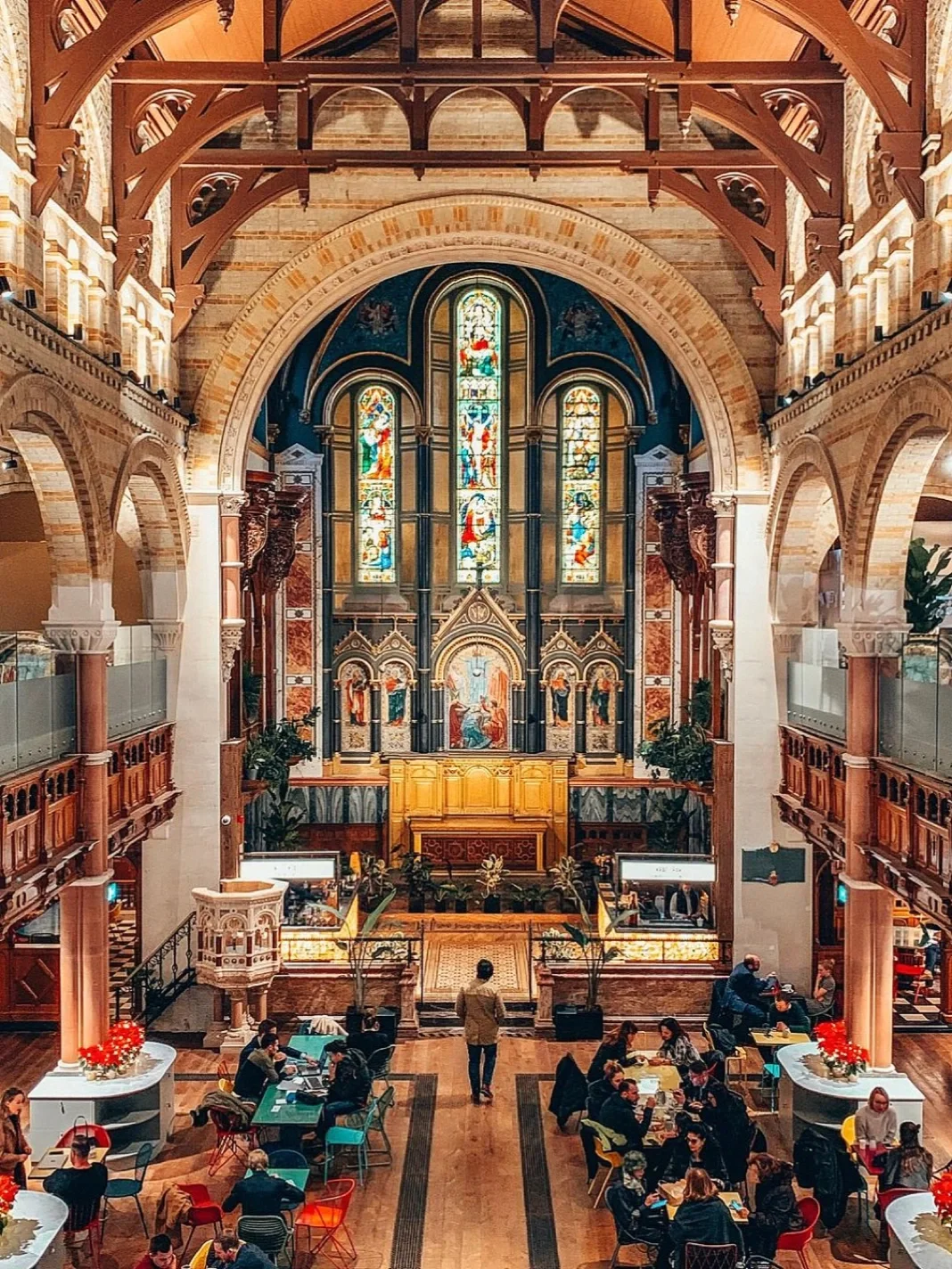 英国伦敦的特别体验⛪️在神圣的教堂中用餐🍴