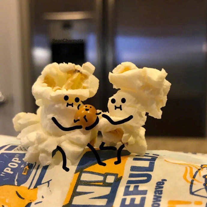 友情是积累的，爱情是突然的。—— 古龙 ​​​