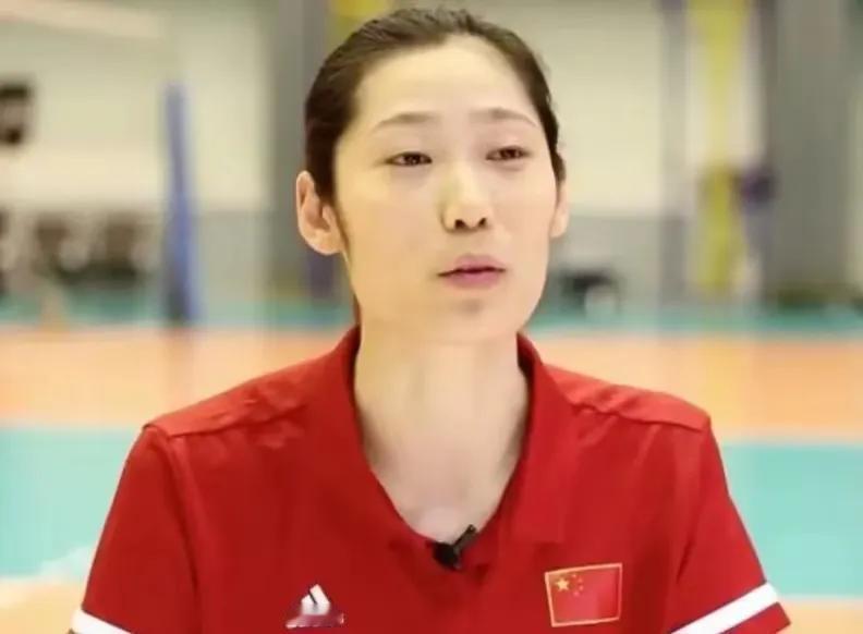 李梦和朱婷相比，谁更应该加入国家队？
昨天，中国女篮的教练宫鲁鸣在记者招待会上说