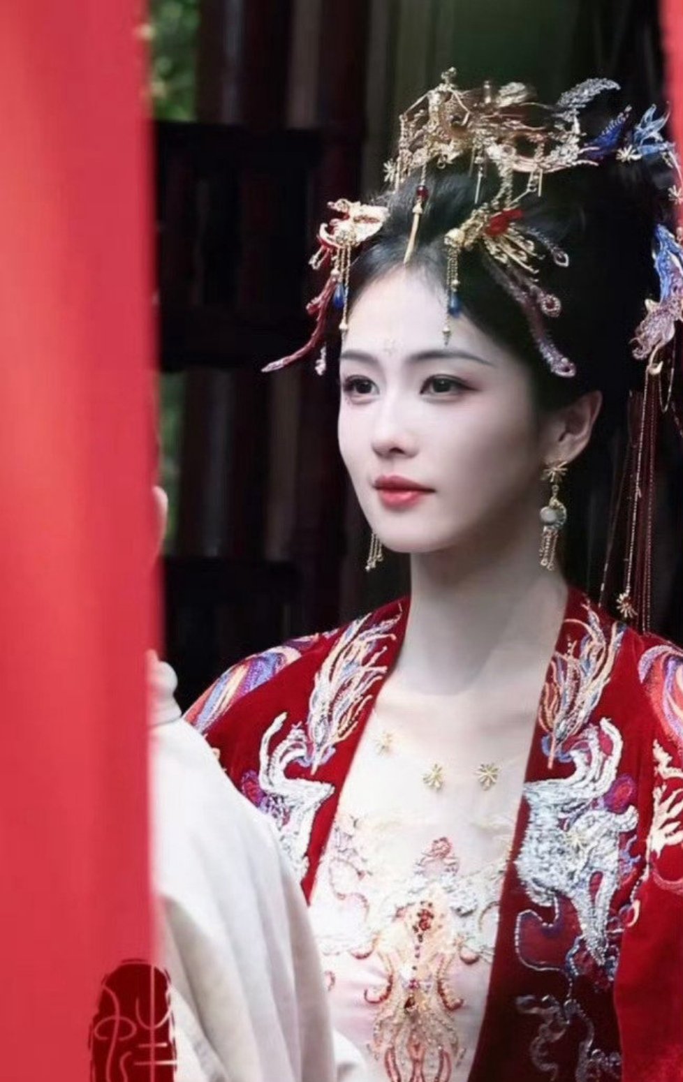 迪丽热巴的古装好像没有白鹿好看吧？ ​​​