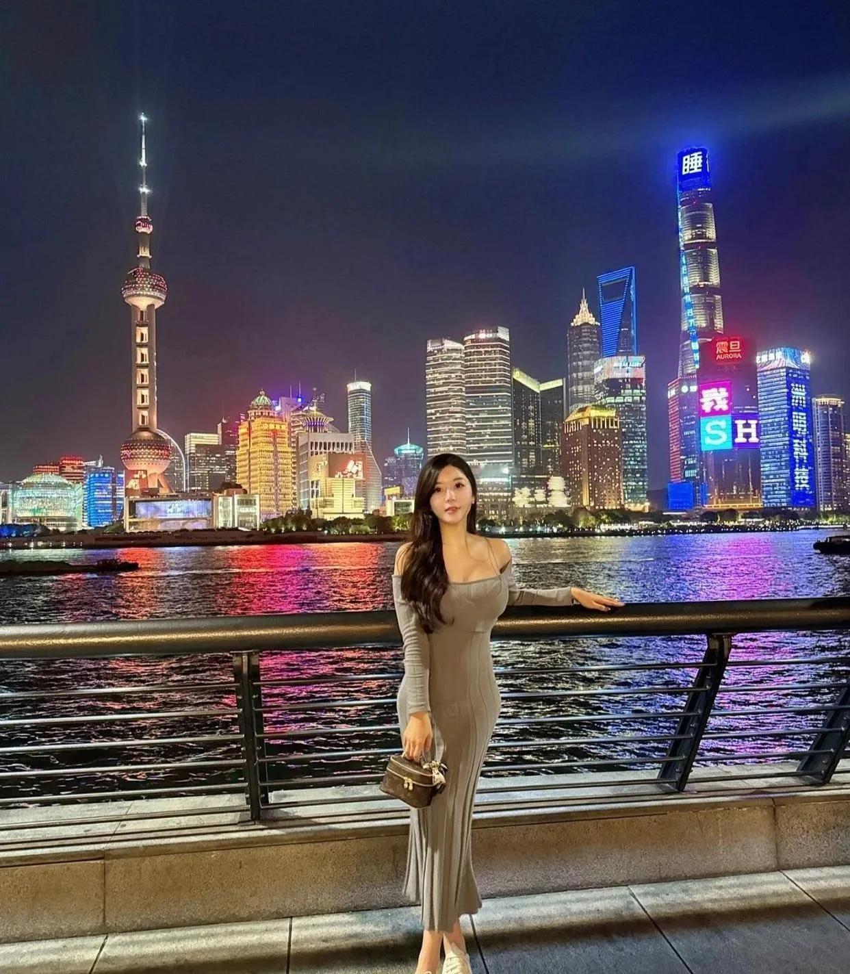 真恶心

看到一段话

（“真恶心。今天下午6点多到达预定酒店，刚准备上楼，电梯