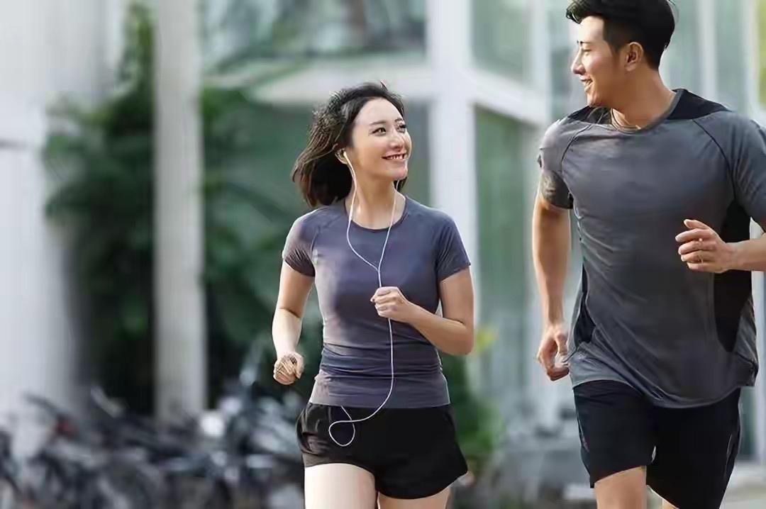 在这个快节奏、充满变数的时代，婚姻的模样也在悄然发生着变化。一种被称为“新型婚姻