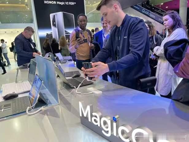 荣耀 2024 全球发布会昨晚在西班牙巴塞罗那举行，荣耀宣布 Magic6 RS