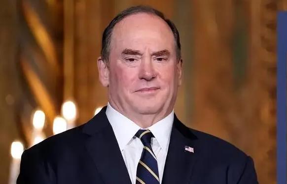 突发！对伊朗封锁关键期，美海军部长突然被解职，深夜越级汇报惹怒防长。
 
当地时