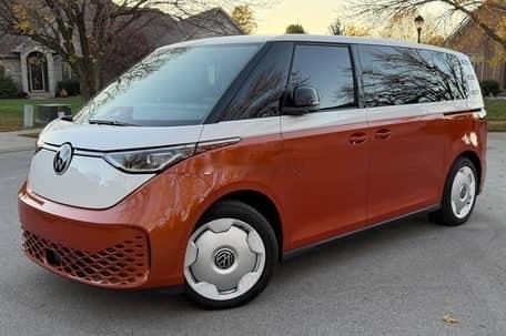 大众电动小巴~~~这玩意是今年在饿迈瑞啃上的牌，行驶了一千多英里，说是满电续航能