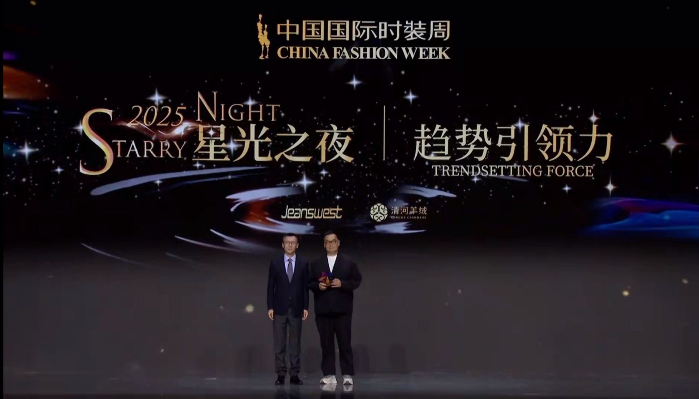 各位宝宝们，说到春夏换季穿什么，你们有跟我一样的烦恼吗？别担心！王一博这次带来了