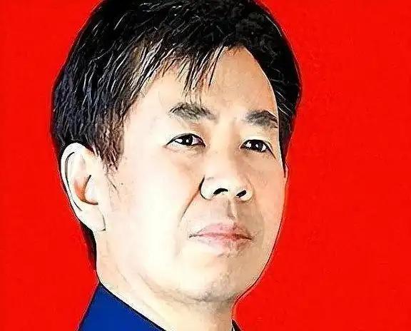 军事专家戴旭最近说了句大实话，极其扎心。咱们航母下水，五代机满天飞，导弹快到没影