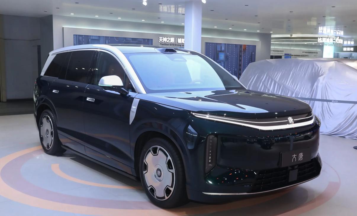 家人们！重大好消息！比亚迪大唐正式开启预售啦，25万起的价格，直接把旗舰SUV的