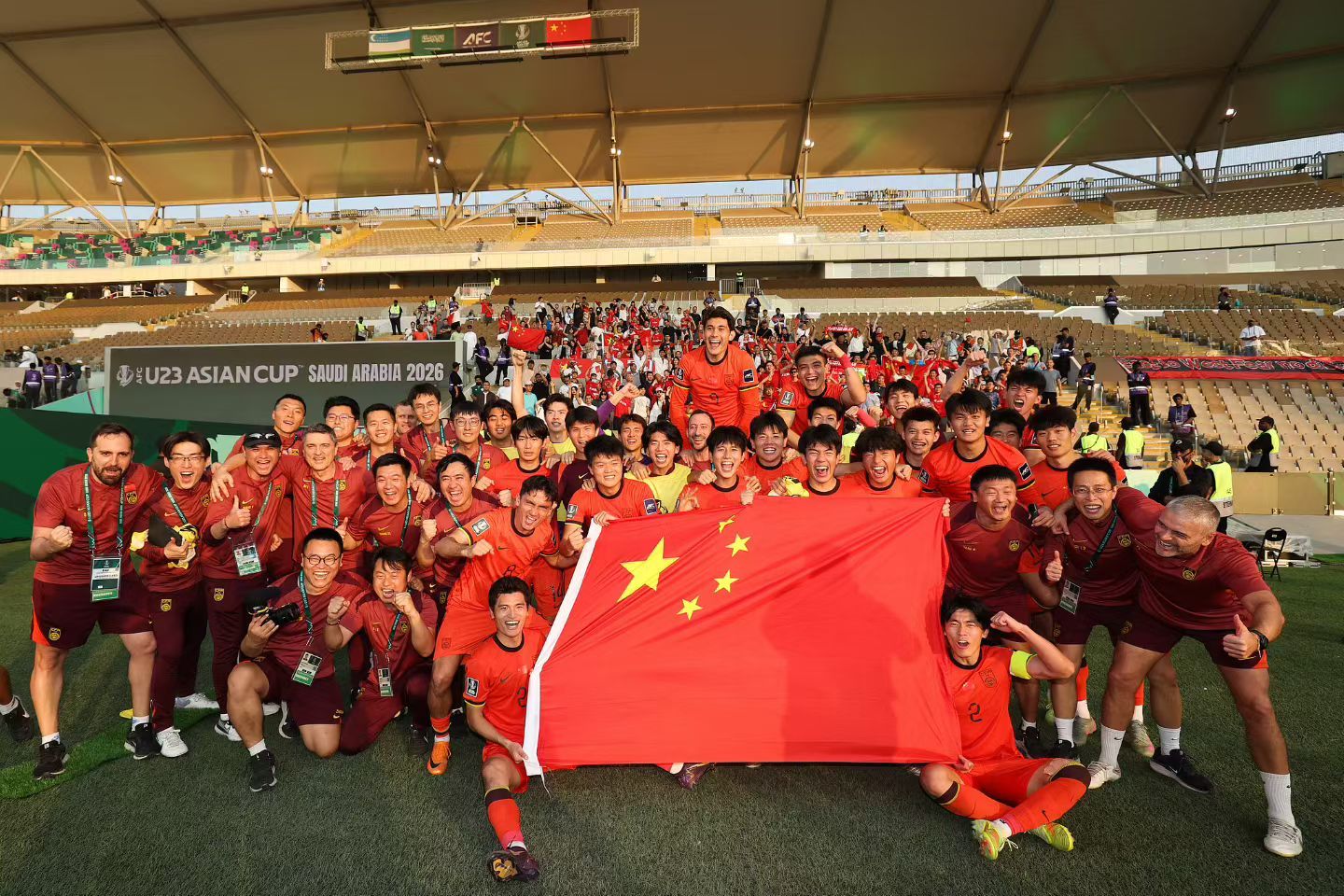 3：0完胜越南，U23国足挺进亚洲杯决赛。山东泰山小将彭啸、陈泽仕首发，彭啸头球