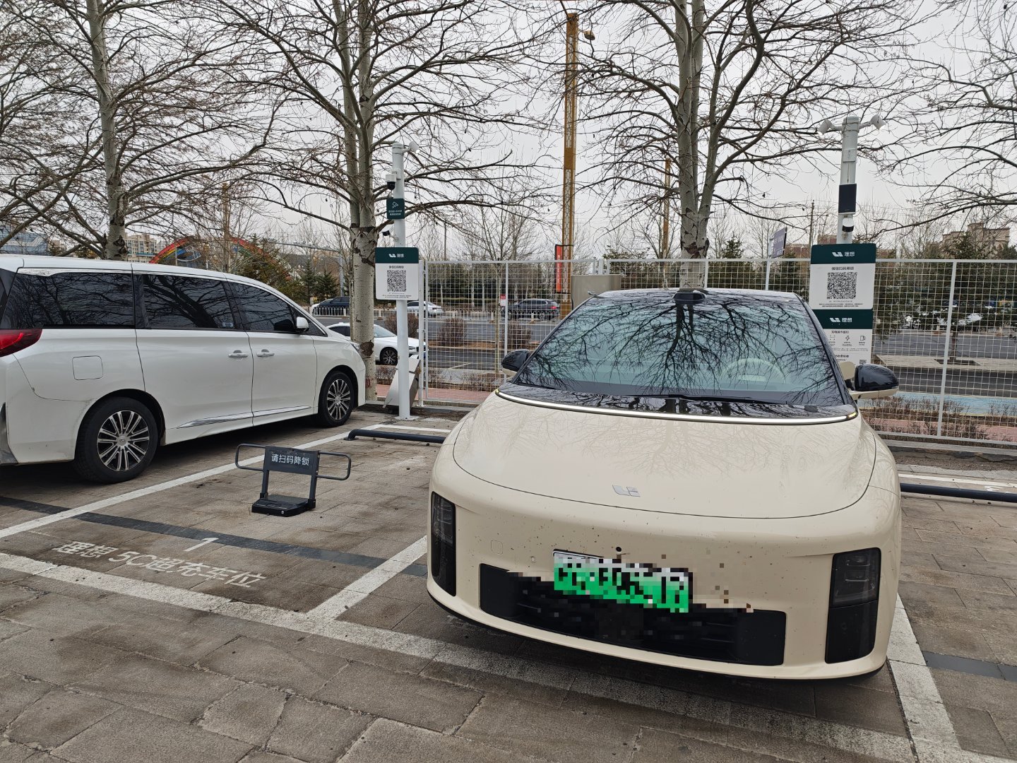 到达乌兰察布，先补点0.95元的电4个充电枪，全5c！上一站充到90% 续航显示