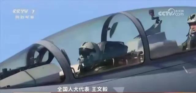 原来战机飞行员这么累，歼16飞行员王文毅曾说，一天在空中巡航的时间超过8个小时，