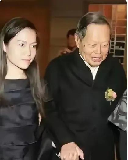 49岁翁帆的3条未来路：每一种选择都该被尊重
 
49岁的翁帆，未来或许有3条路