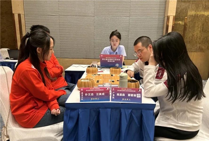 惊奇一幕~五智会有趣的小插曲



第五届全国智力运动会围棋第三个比赛日出现了有