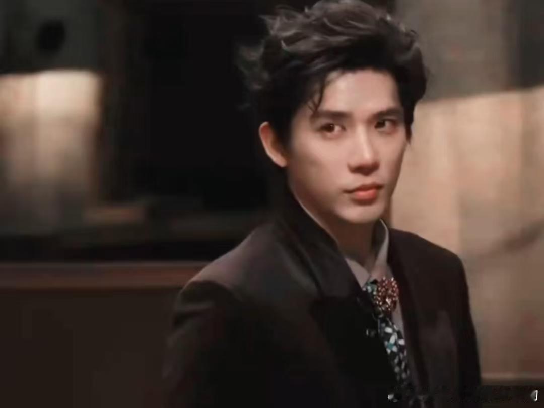 大侦探首案有王安宇大侦探 王安宇悄悄潜入大侦探首案，粉丝集体瞳孔地震。从战场到案