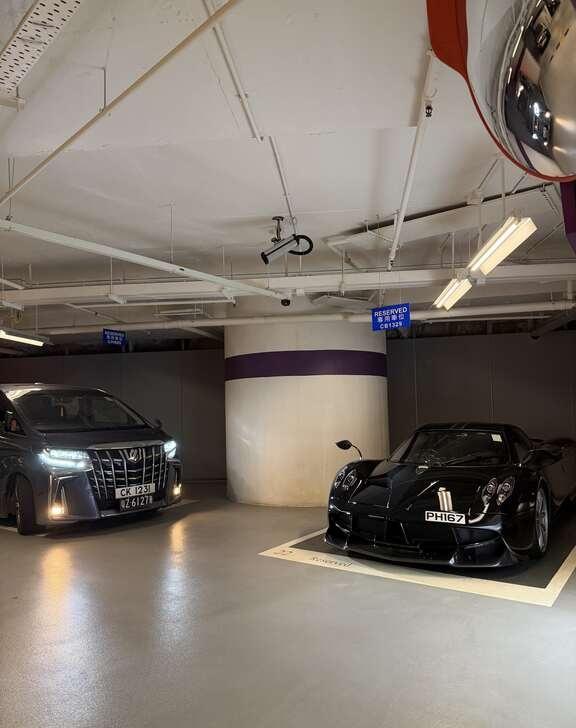 black pagani huayra
下地库一转头就看到了 还以为没睡醒出幻觉