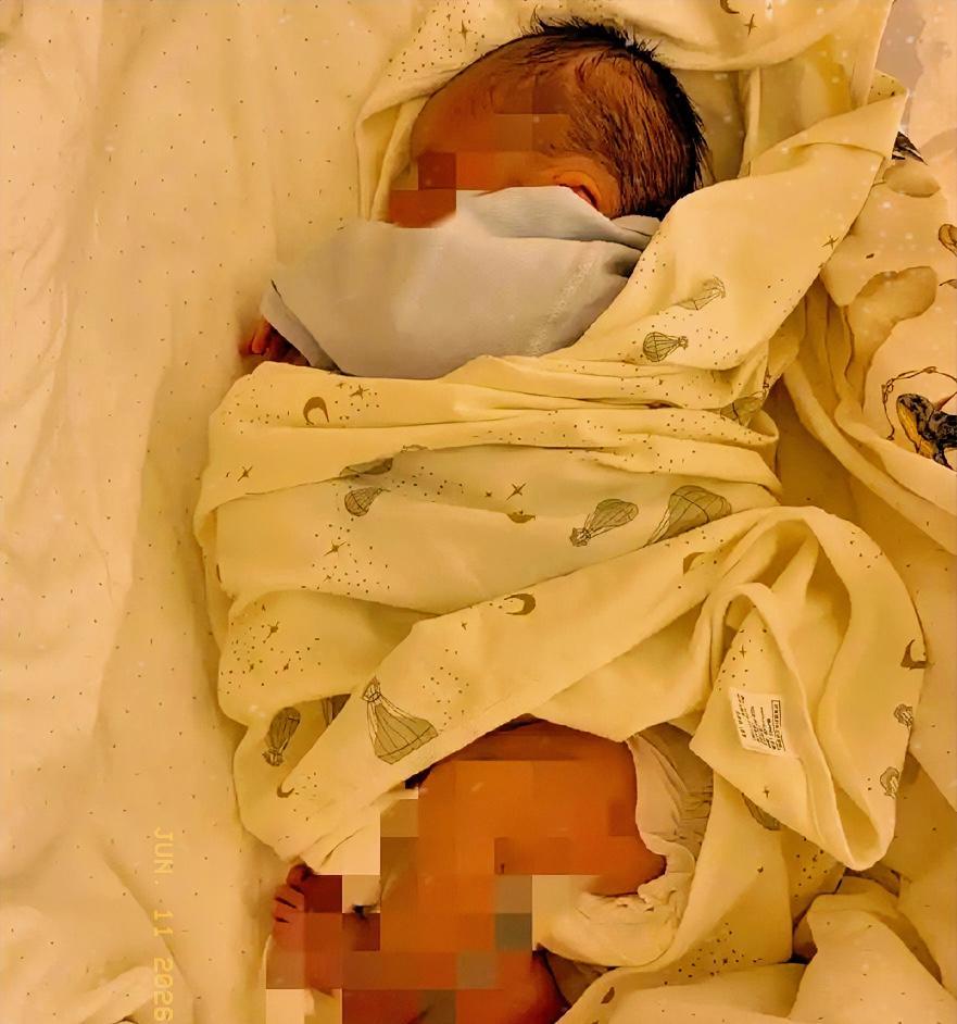 一位孕妈怀胎八个月突发意外离世，婆婆执意要求剖腹取子。医生无奈配合手术，顺利救下